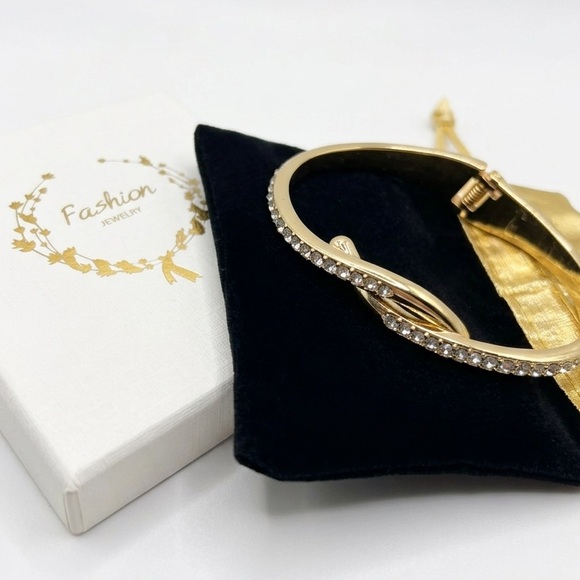 House of Harlow 1960 Jewelry - House of Harlow 1960 - Pavé Rhinestone Infinity Knot Bangle